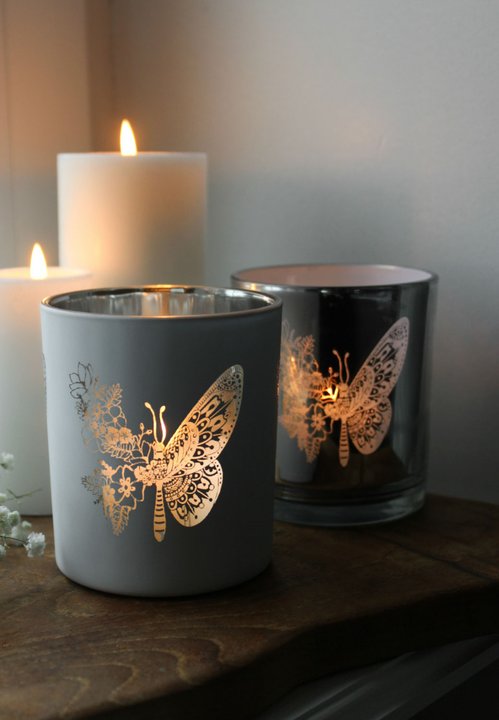 Ljuslyktor Butterfly with flowers från Majas lyktor säljs till förmån för Barncancerfonden